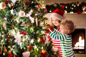 kids decorating a christmas tree